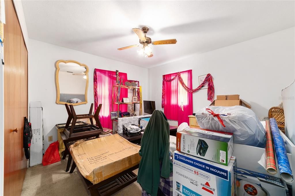 Под контрактом: $279,500 (3 спален, 2 ванн, 1094 Квадратных фут)