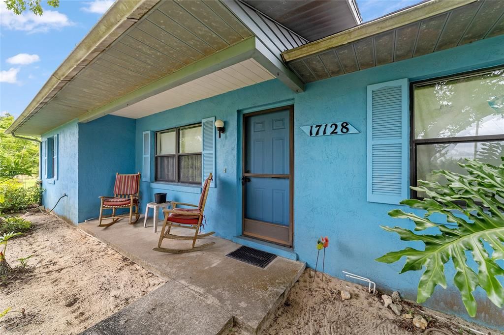 Под контрактом: $279,500 (3 спален, 2 ванн, 1094 Квадратных фут)