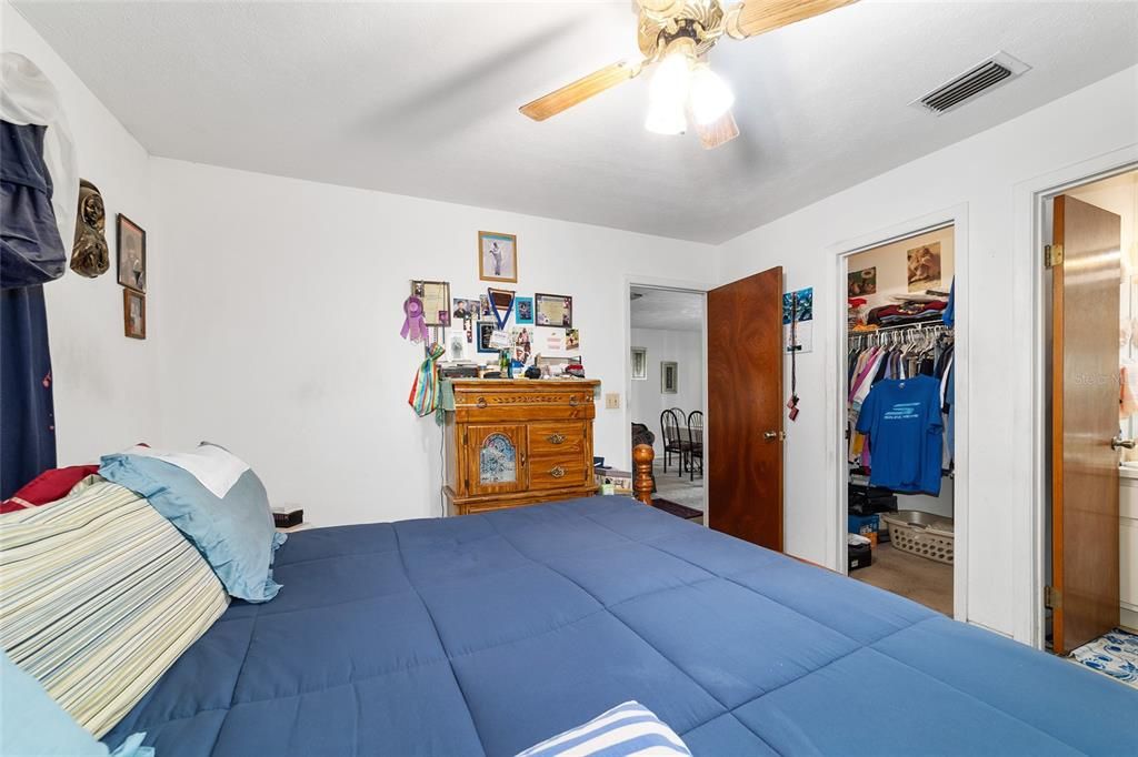 Под контрактом: $279,500 (3 спален, 2 ванн, 1094 Квадратных фут)