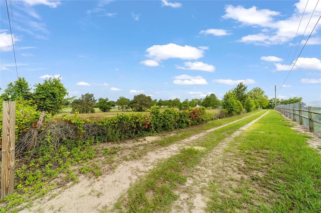 Под контрактом: $279,500 (3 спален, 2 ванн, 1094 Квадратных фут)