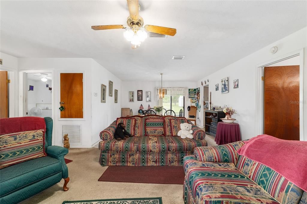 Под контрактом: $279,500 (3 спален, 2 ванн, 1094 Квадратных фут)