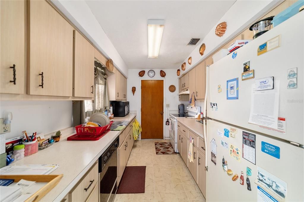 Под контрактом: $279,500 (3 спален, 2 ванн, 1094 Квадратных фут)