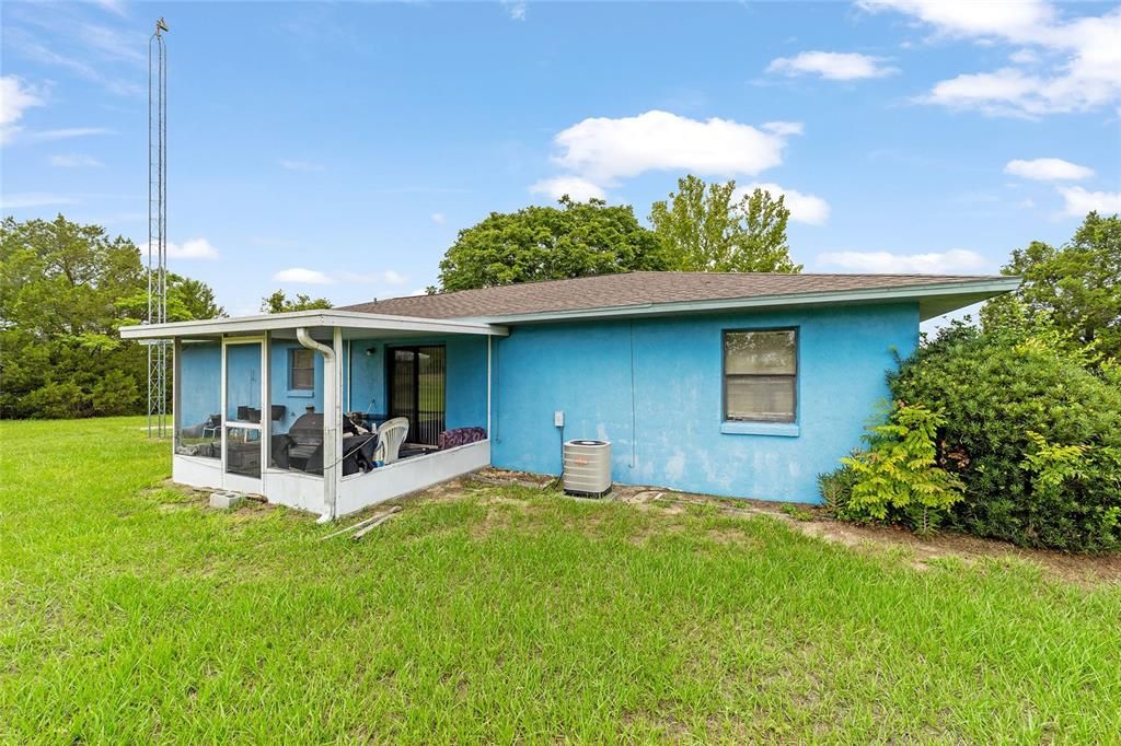 Под контрактом: $279,500 (3 спален, 2 ванн, 1094 Квадратных фут)