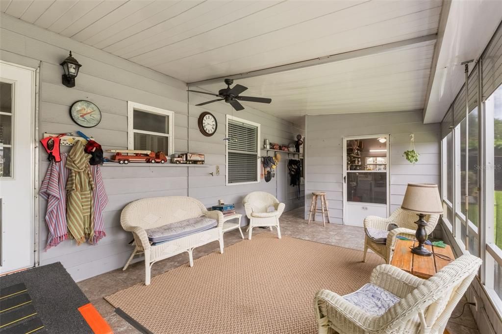 Active With Contract: $249,900 (2 beds, 2 baths, 1374 Square Feet)