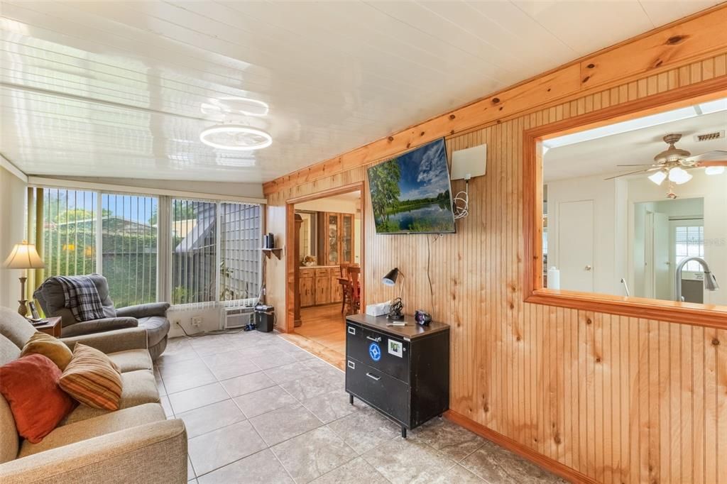 Active With Contract: $249,900 (2 beds, 2 baths, 1374 Square Feet)