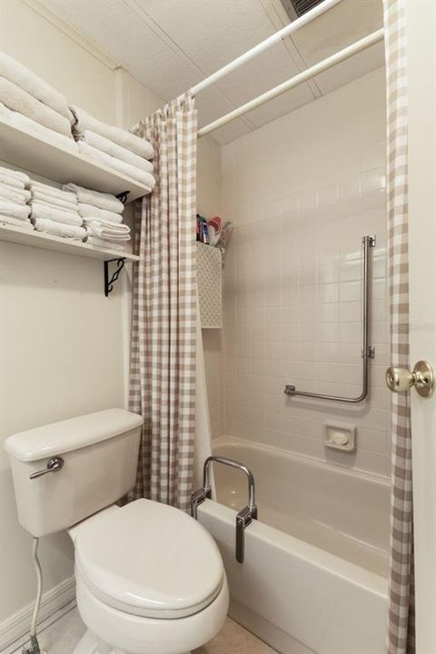 Active With Contract: $249,900 (2 beds, 2 baths, 1374 Square Feet)