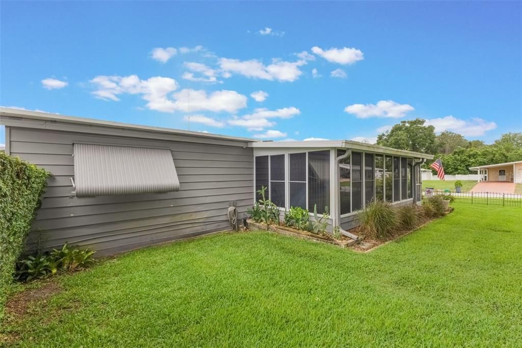 Active With Contract: $249,900 (2 beds, 2 baths, 1374 Square Feet)