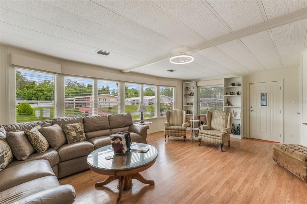 Active With Contract: $249,900 (2 beds, 2 baths, 1374 Square Feet)