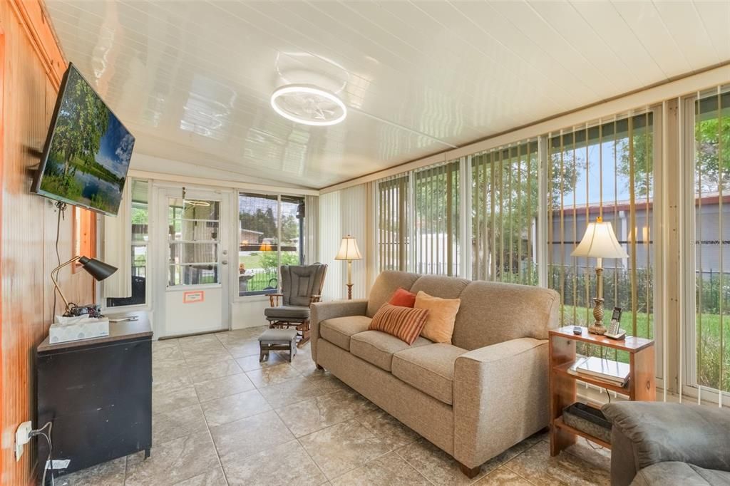 Active With Contract: $249,900 (2 beds, 2 baths, 1374 Square Feet)