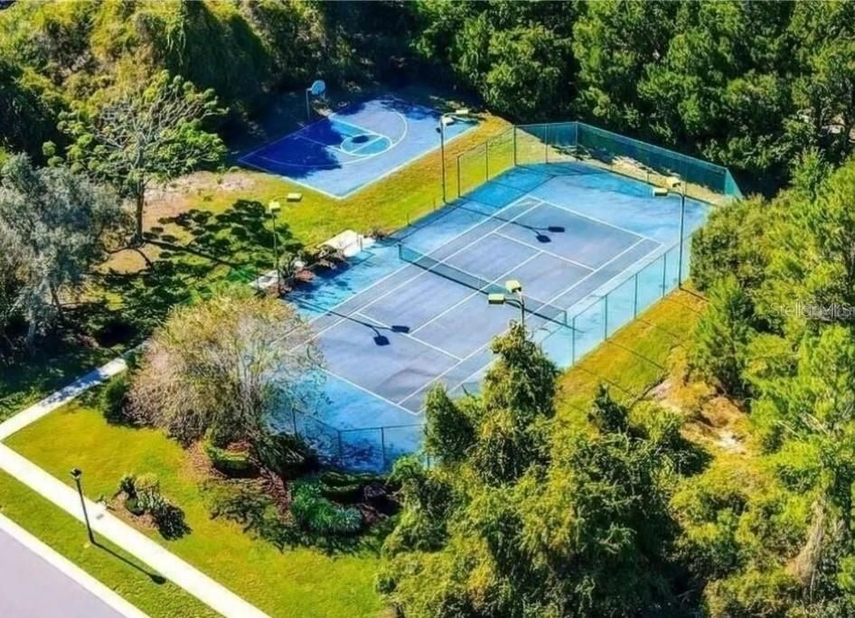 待售: $70,000 (0.68 acres)