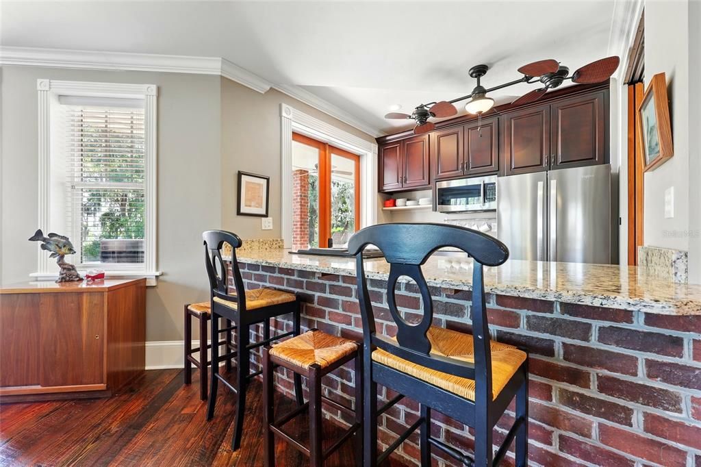 For Sale: $1,795,000 (5 beds, 6 baths, 5943 Square Feet)