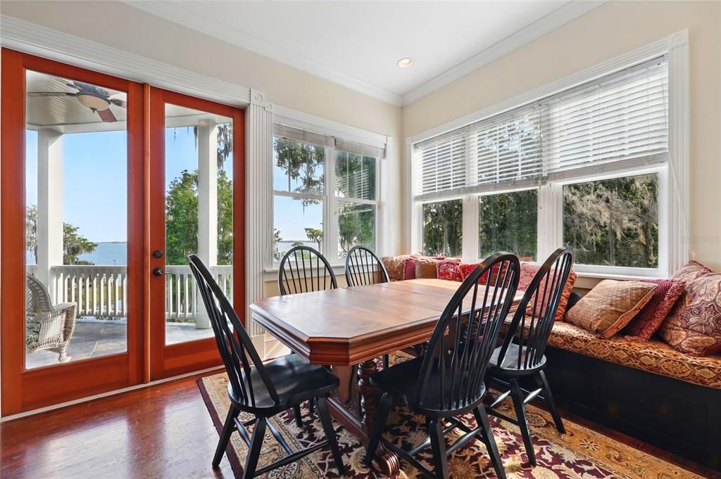 For Sale: $1,795,000 (5 beds, 6 baths, 5943 Square Feet)