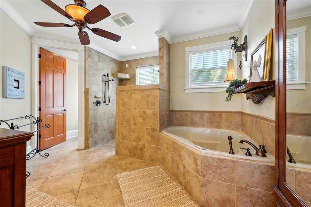For Sale: $1,795,000 (5 beds, 6 baths, 5943 Square Feet)