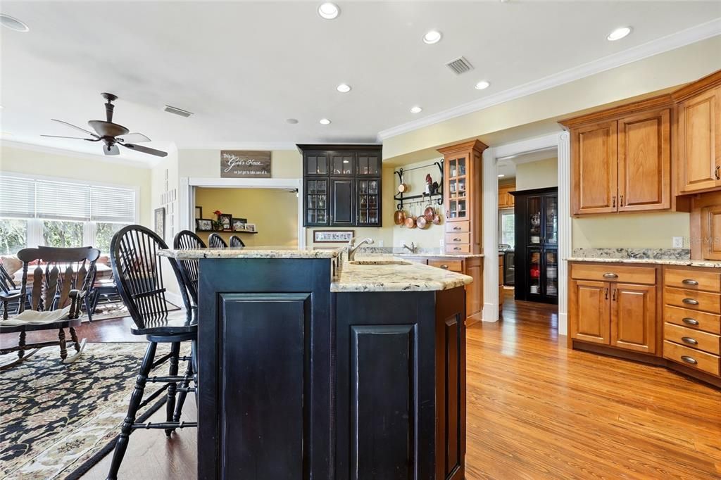 For Sale: $1,795,000 (5 beds, 6 baths, 5943 Square Feet)