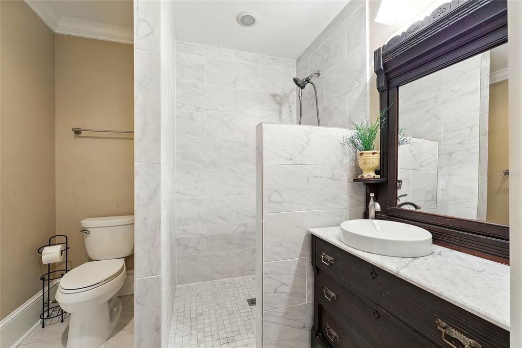 For Sale: $1,795,000 (5 beds, 6 baths, 5943 Square Feet)