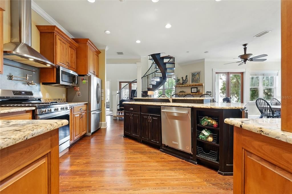 For Sale: $1,795,000 (5 beds, 6 baths, 5943 Square Feet)