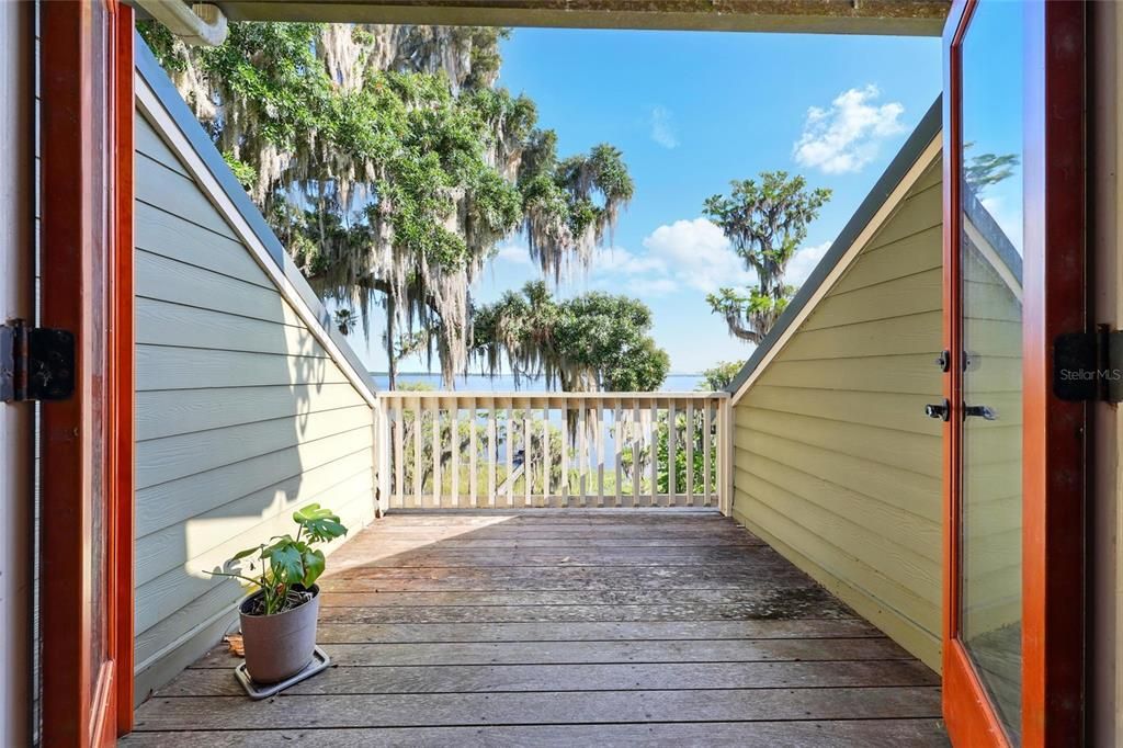 For Sale: $1,795,000 (5 beds, 6 baths, 5943 Square Feet)