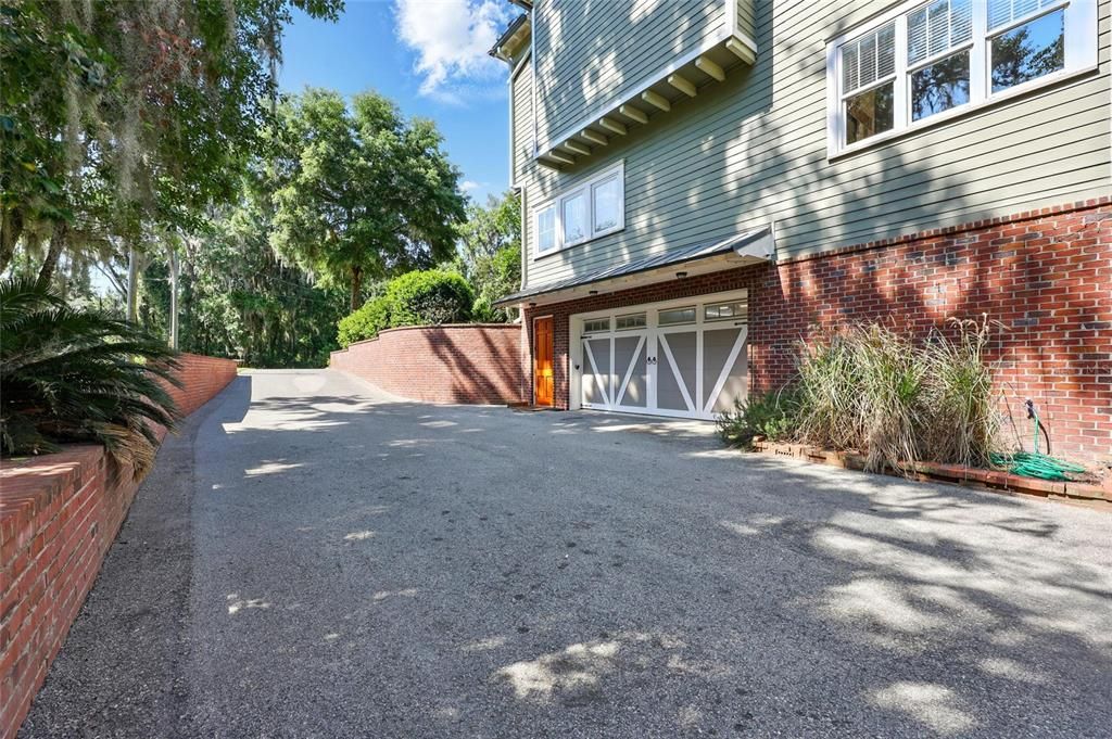 For Sale: $1,795,000 (5 beds, 6 baths, 5943 Square Feet)