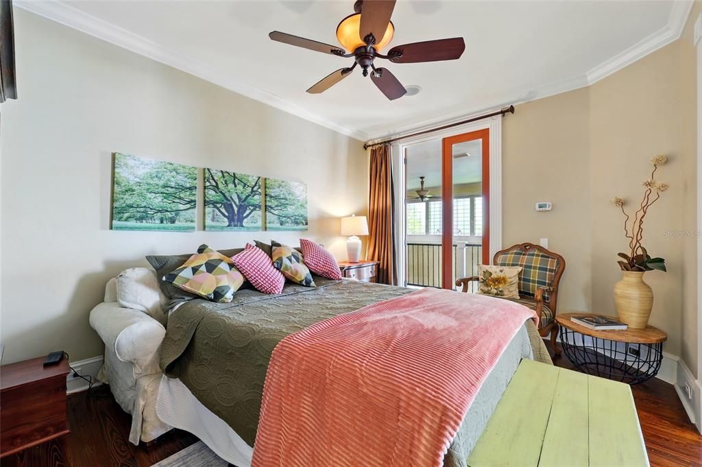 For Sale: $1,795,000 (5 beds, 6 baths, 5943 Square Feet)