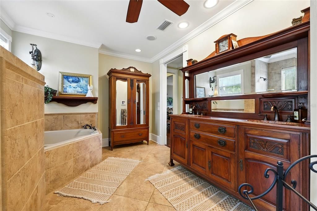 For Sale: $1,795,000 (5 beds, 6 baths, 5943 Square Feet)