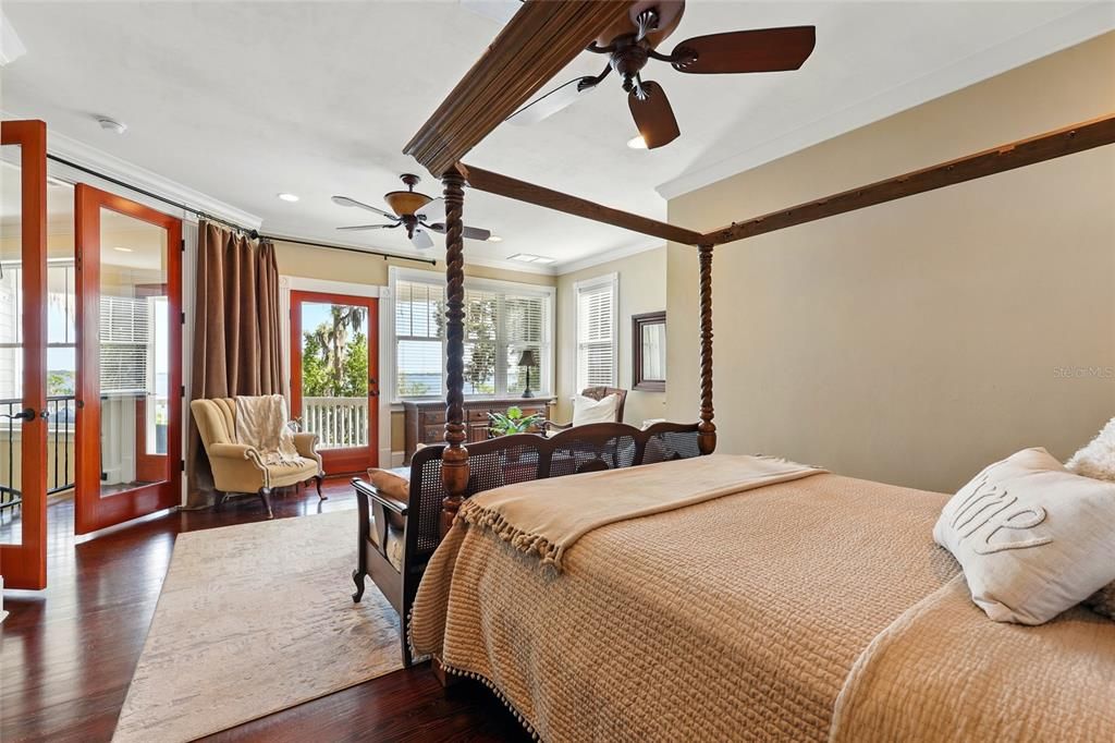 For Sale: $1,795,000 (5 beds, 6 baths, 5943 Square Feet)
