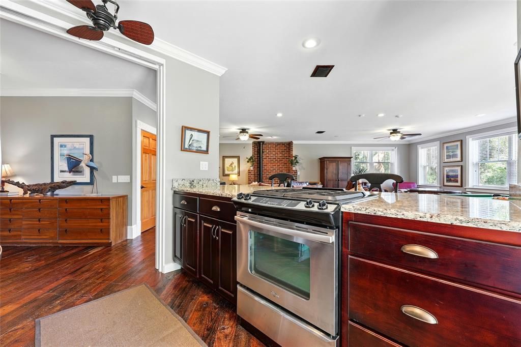 For Sale: $1,795,000 (5 beds, 6 baths, 5943 Square Feet)