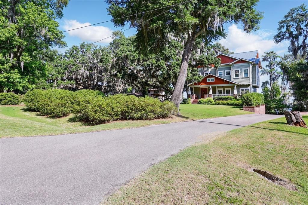 For Sale: $1,795,000 (5 beds, 6 baths, 5943 Square Feet)