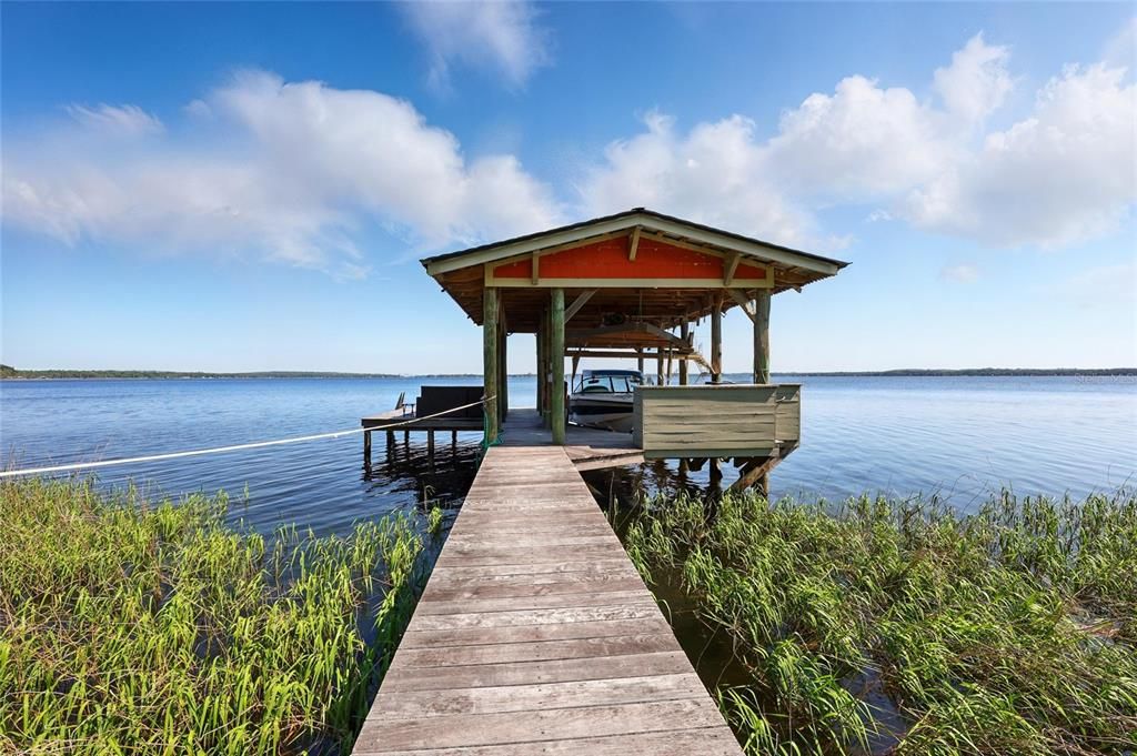 For Sale: $1,795,000 (5 beds, 6 baths, 5943 Square Feet)