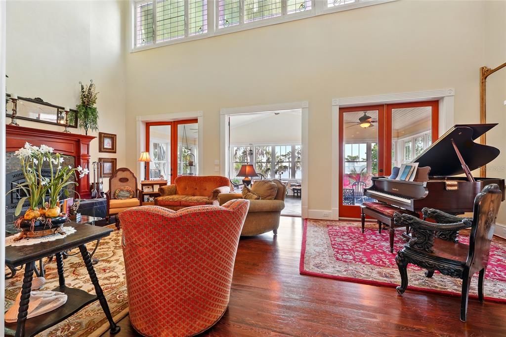 For Sale: $1,795,000 (5 beds, 6 baths, 5943 Square Feet)