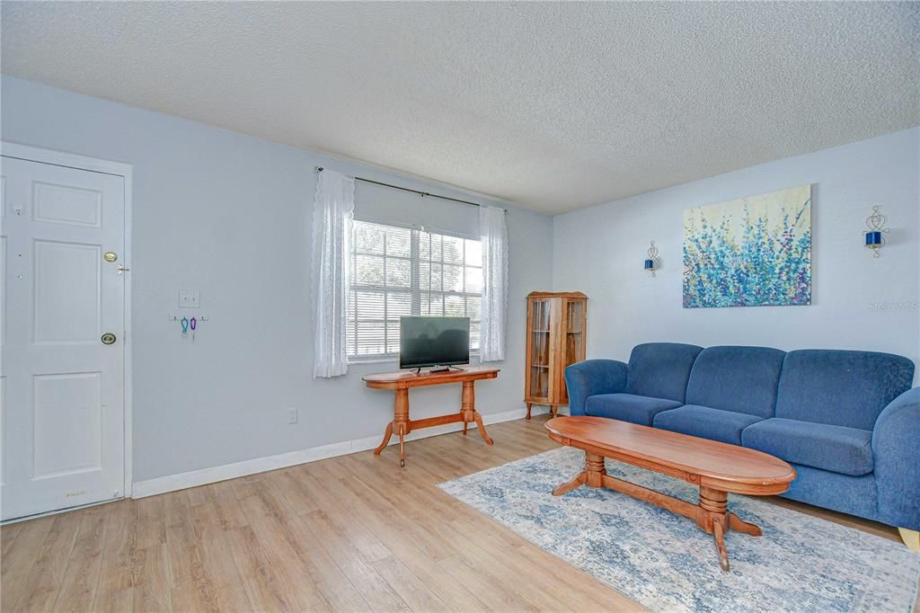 На продажу: $90,000 (1 спален, 1 ванн, 720 Квадратных фут)