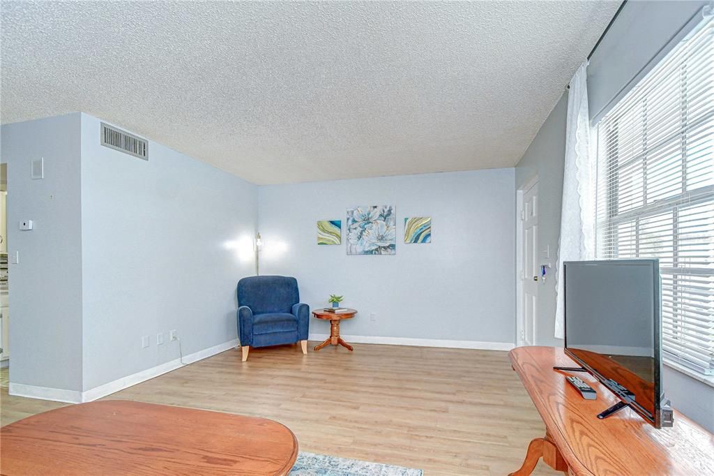 На продажу: $90,000 (1 спален, 1 ванн, 720 Квадратных фут)