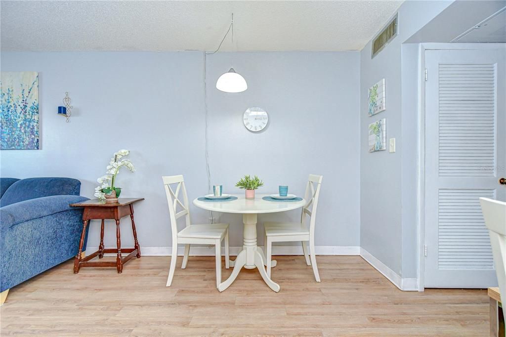 На продажу: $90,000 (1 спален, 1 ванн, 720 Квадратных фут)