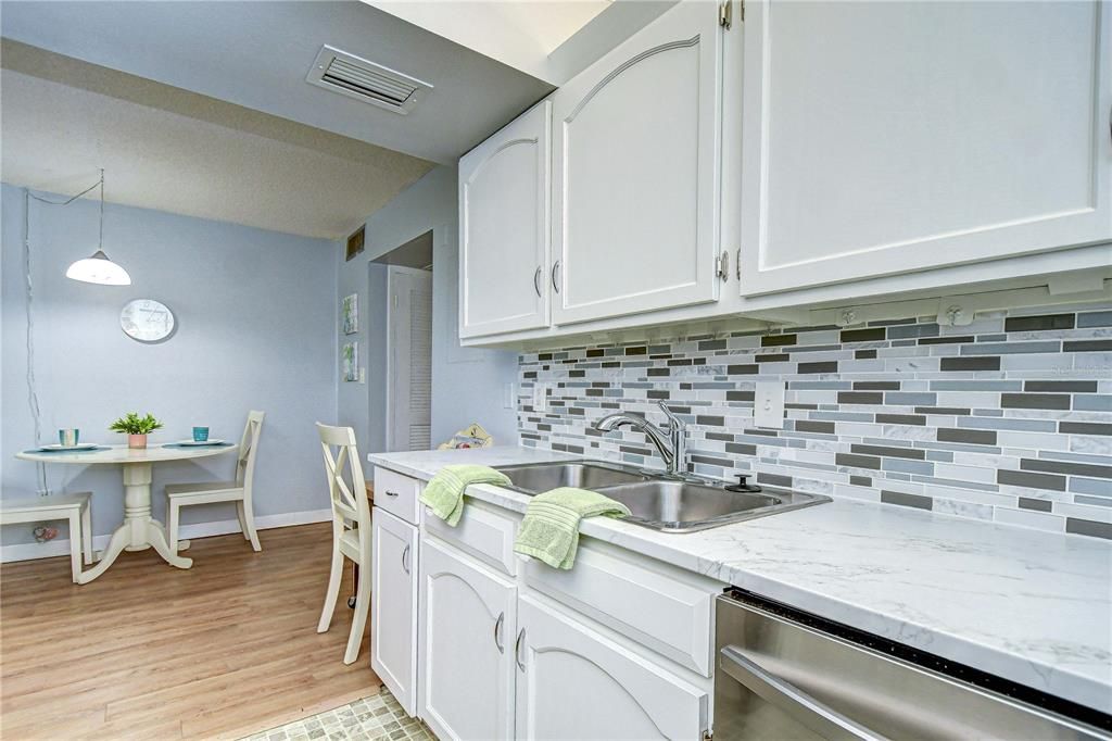 На продажу: $90,000 (1 спален, 1 ванн, 720 Квадратных фут)