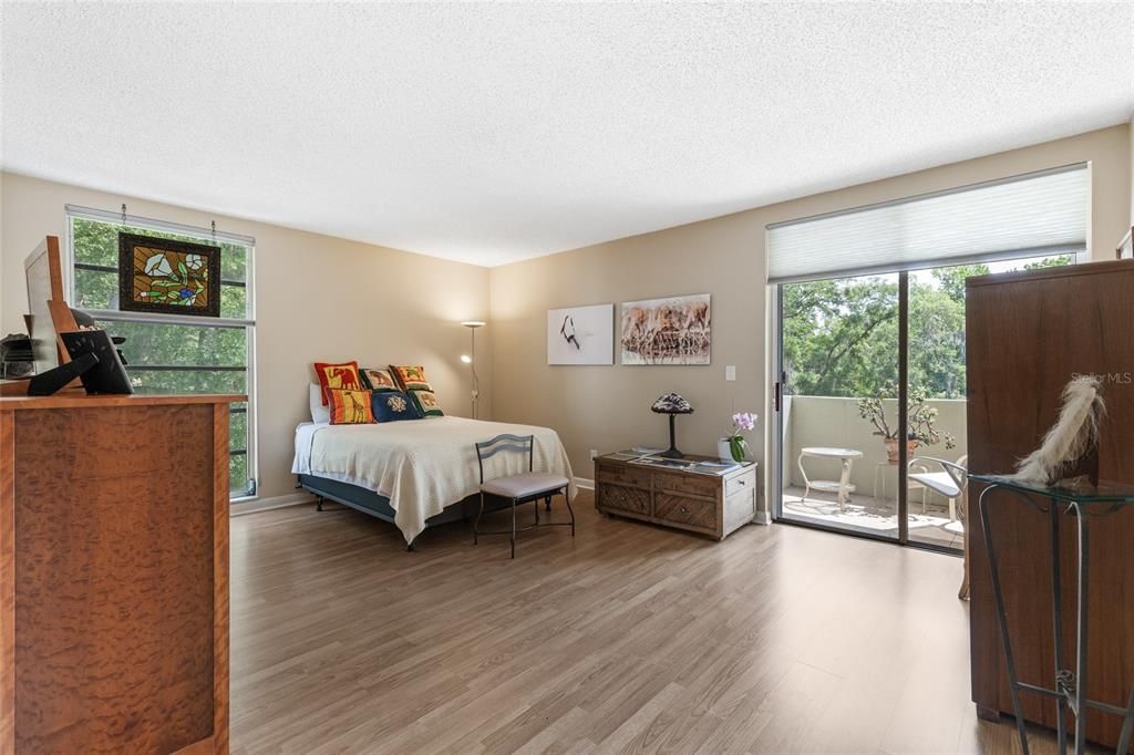 Activo con contrato: $240,000 (3 camas, 2 baños, 1558 Pies cuadrados)