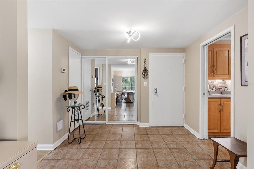 Activo con contrato: $240,000 (3 camas, 2 baños, 1558 Pies cuadrados)