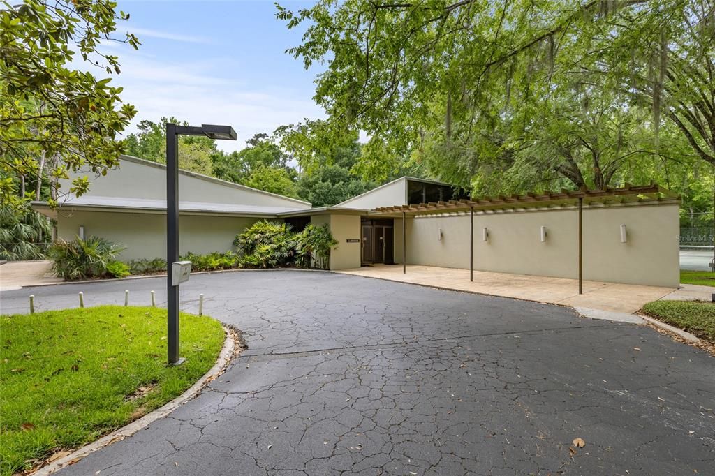 Activo con contrato: $240,000 (3 camas, 2 baños, 1558 Pies cuadrados)