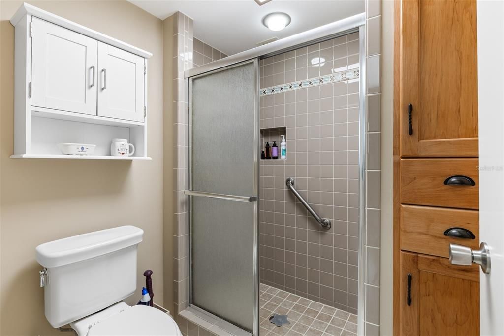 Activo con contrato: $240,000 (3 camas, 2 baños, 1558 Pies cuadrados)