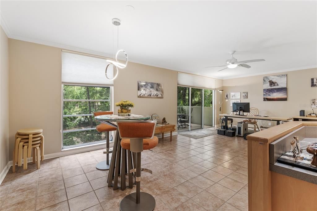 Activo con contrato: $240,000 (3 camas, 2 baños, 1558 Pies cuadrados)