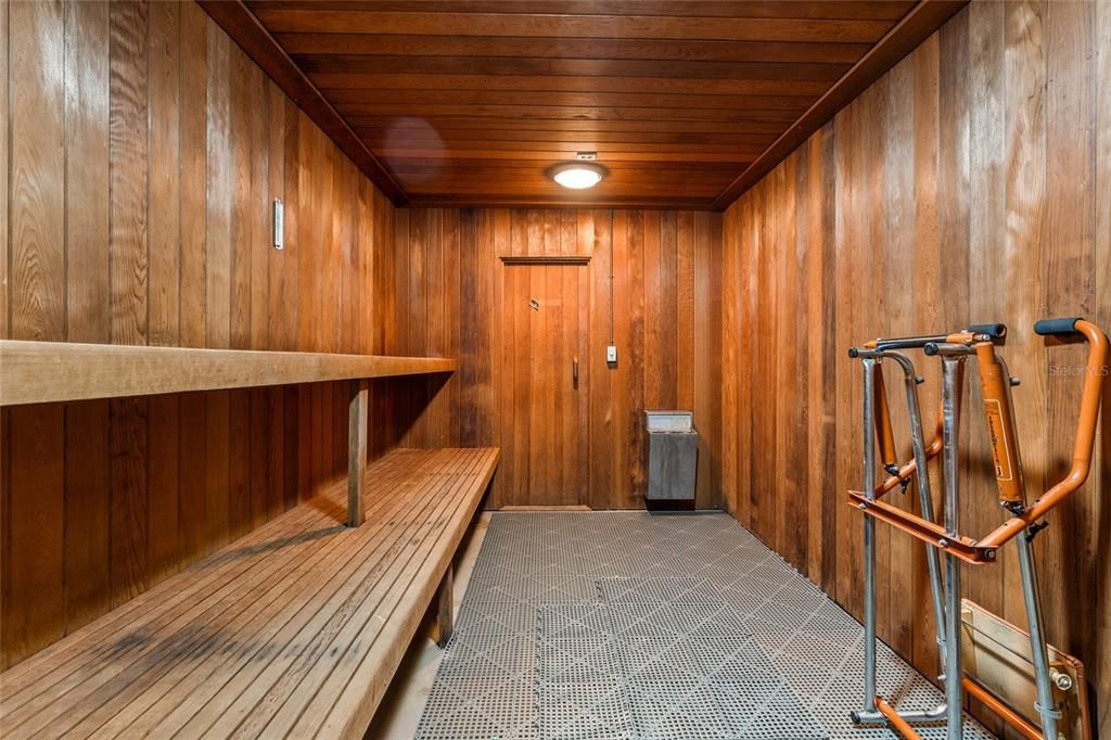 Activo con contrato: $240,000 (3 camas, 2 baños, 1558 Pies cuadrados)