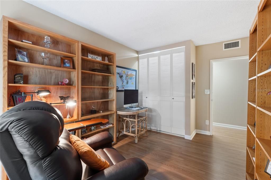 Activo con contrato: $240,000 (3 camas, 2 baños, 1558 Pies cuadrados)