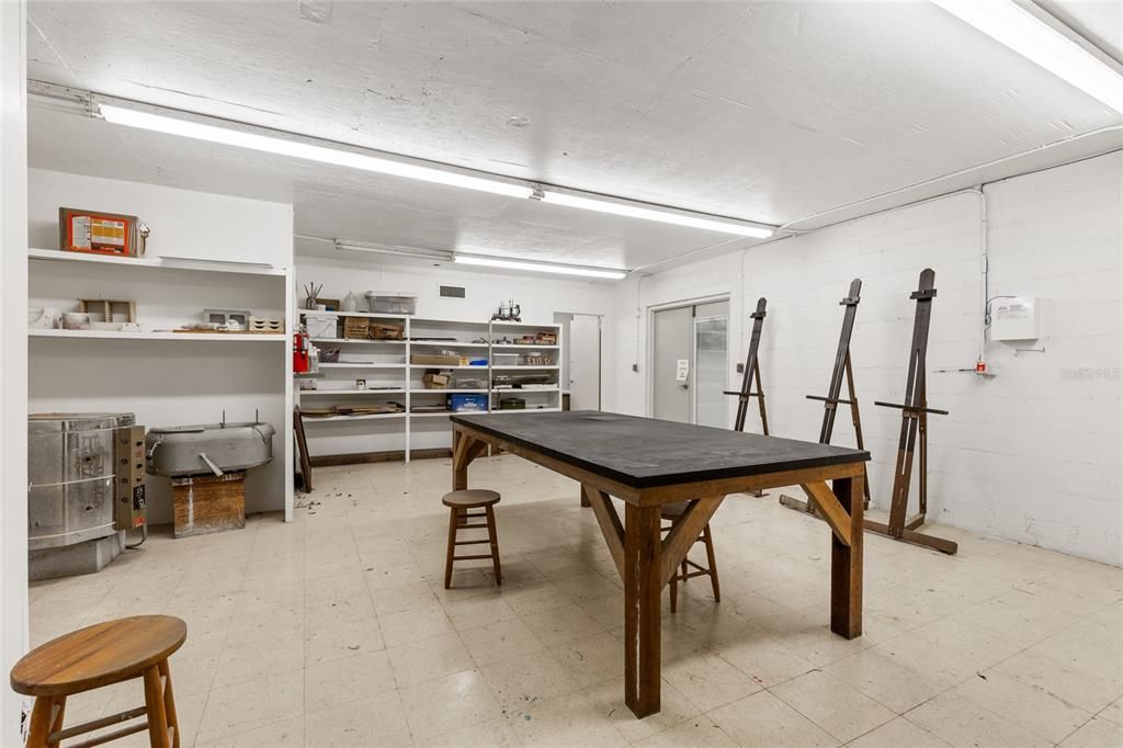 Activo con contrato: $240,000 (3 camas, 2 baños, 1558 Pies cuadrados)