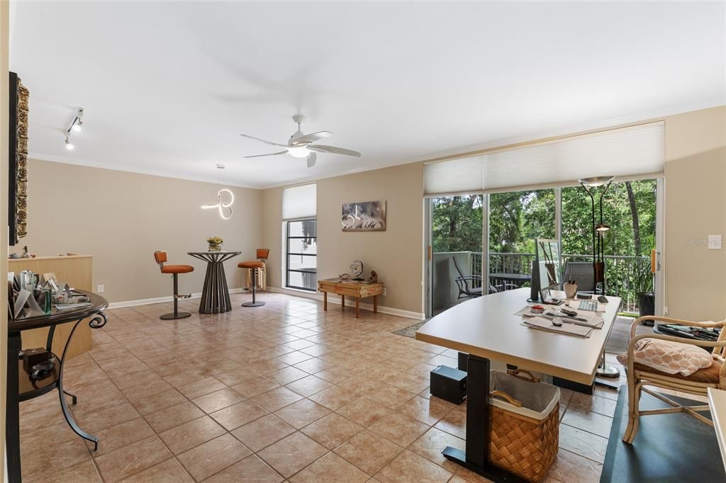 Activo con contrato: $240,000 (3 camas, 2 baños, 1558 Pies cuadrados)