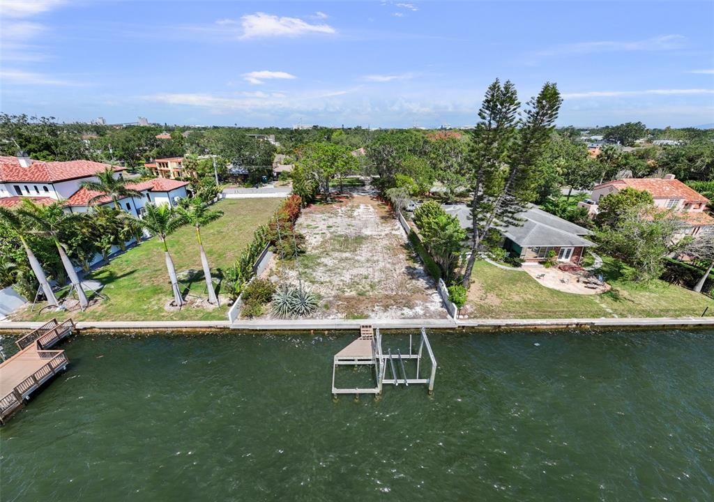 En Venta: $8,750,000 (0.33 acres)