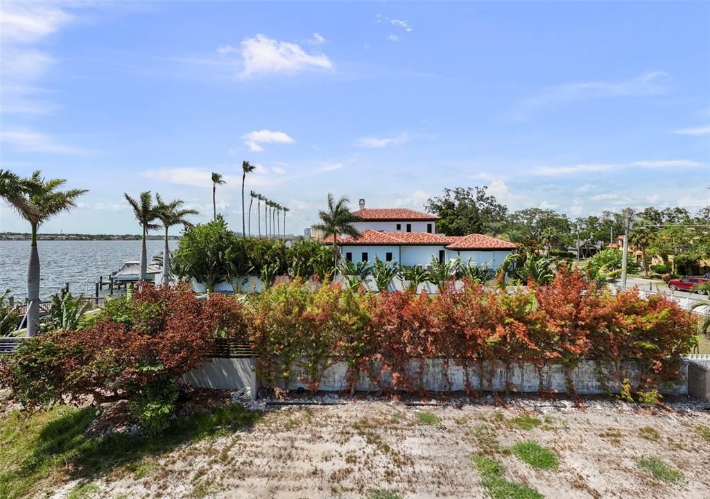 En Venta: $8,750,000 (0.33 acres)