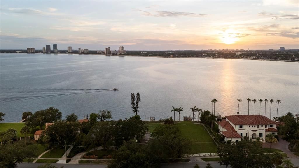 En Venta: $8,750,000 (0.33 acres)