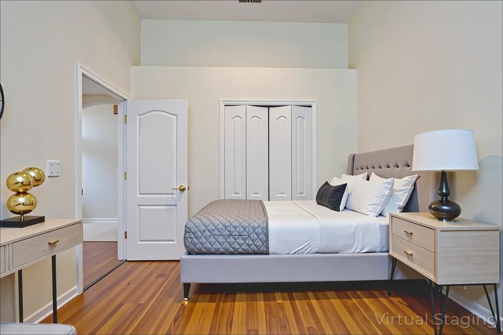 Activo con contrato: $360,000 (4 camas, 2 baños, 2027 Pies cuadrados)