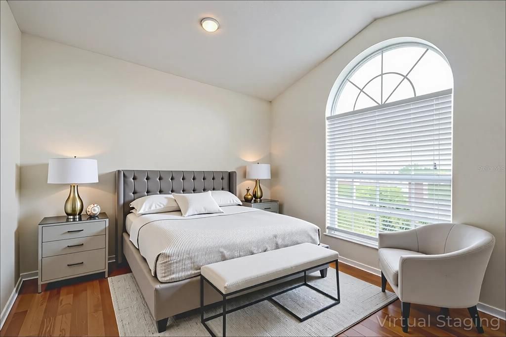 Activo con contrato: $360,000 (4 camas, 2 baños, 2027 Pies cuadrados)