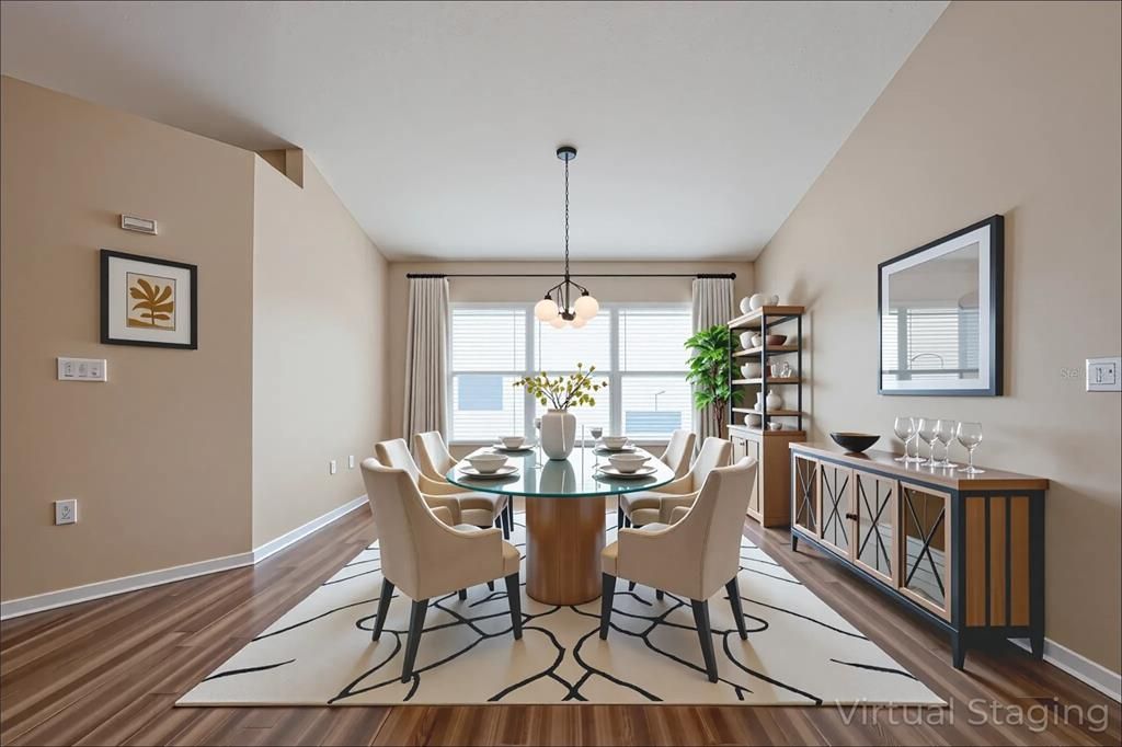 Activo con contrato: $360,000 (4 camas, 2 baños, 2027 Pies cuadrados)