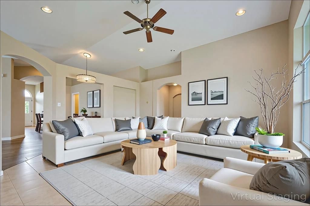 Activo con contrato: $360,000 (4 camas, 2 baños, 2027 Pies cuadrados)