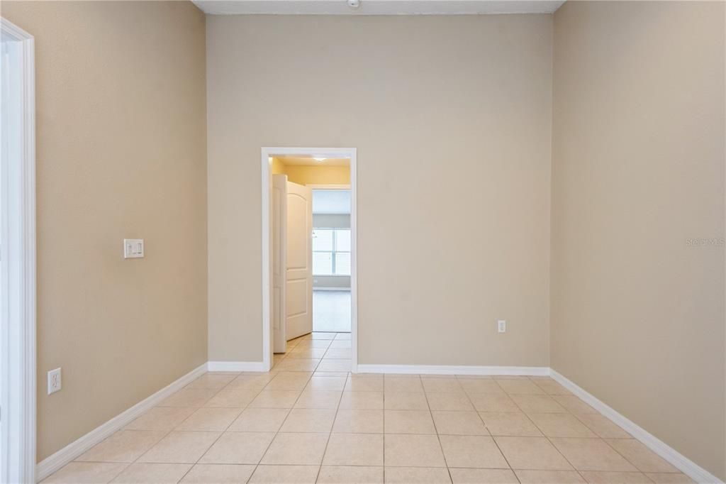 Activo con contrato: $360,000 (4 camas, 2 baños, 2027 Pies cuadrados)